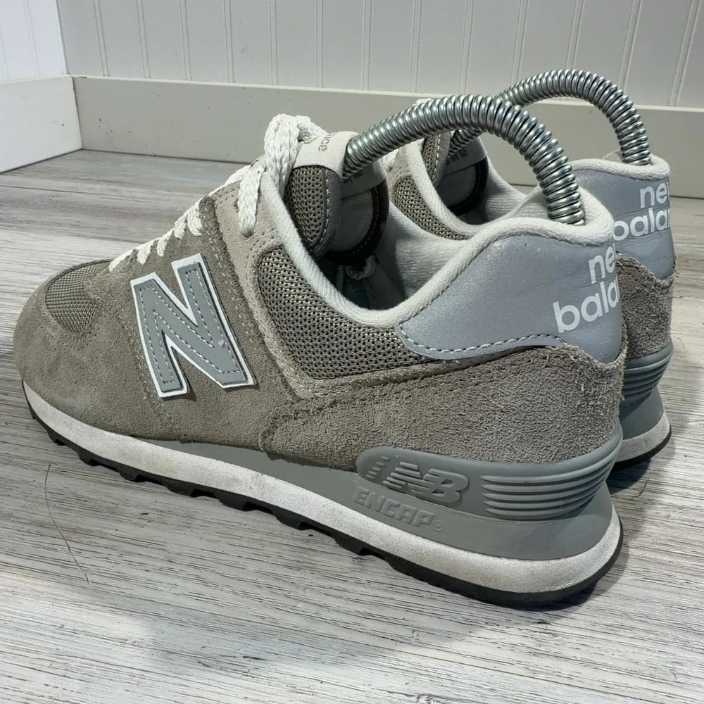 New Balance 574 Classic Core Women's Size 7 WL574EVG Grey Sneakers